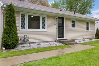 376 Hermitage Dr, Springfield, MA 01129