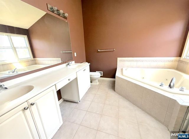5 Magnolia Lane 54, Cedar Grove, NJ 07009
