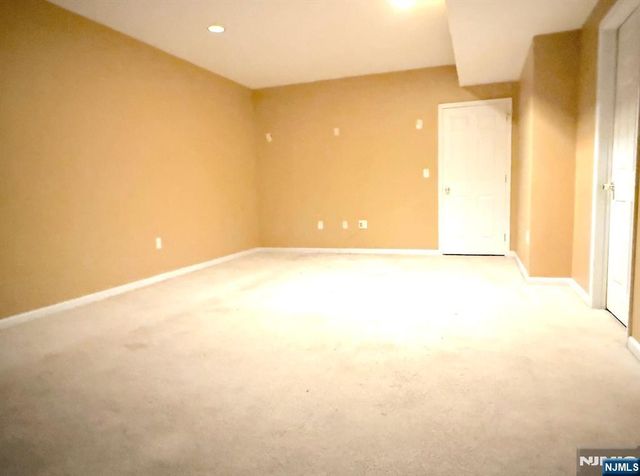 5 Magnolia Lane 54, Cedar Grove, NJ 07009