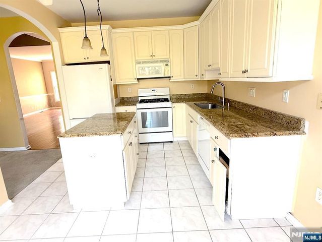 5 Magnolia Lane 54, Cedar Grove, NJ 07009