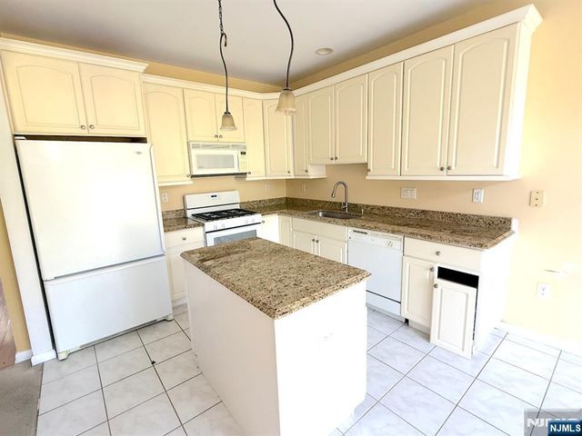 5 Magnolia Lane 54, Cedar Grove, NJ 07009