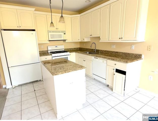 5 Magnolia Lane 54, Cedar Grove, NJ 07009