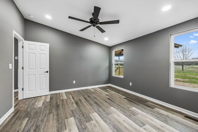 1985 Mosley Ferry Rd, Chapmansboro, TN 37035