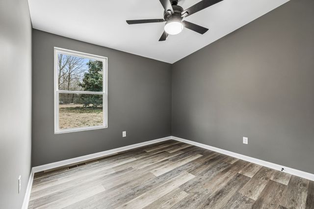 1985 Mosley Ferry Rd, Chapmansboro, TN 37035