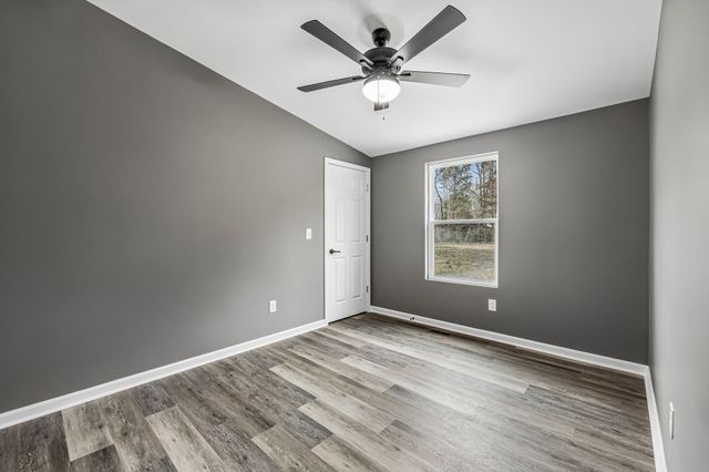 1985 Mosley Ferry Rd, Chapmansboro, TN 37035