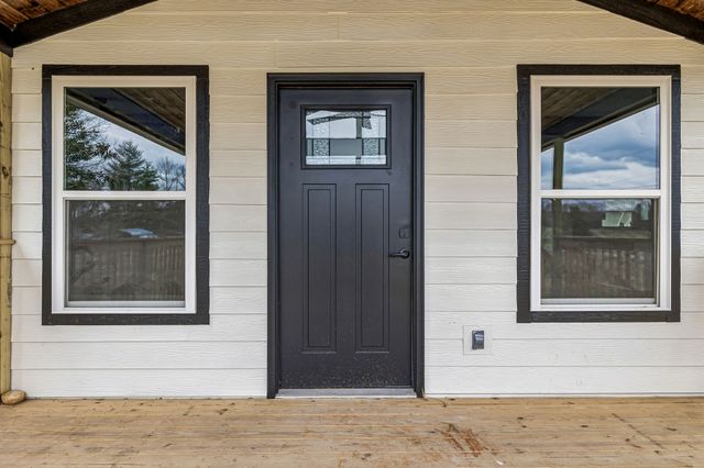 1985 Mosley Ferry Rd, Chapmansboro, TN 37035