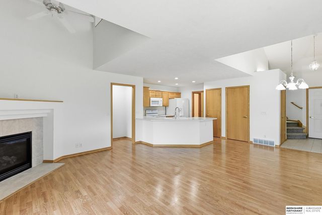 10703 Berry Plaza, Omaha, NE 68127
