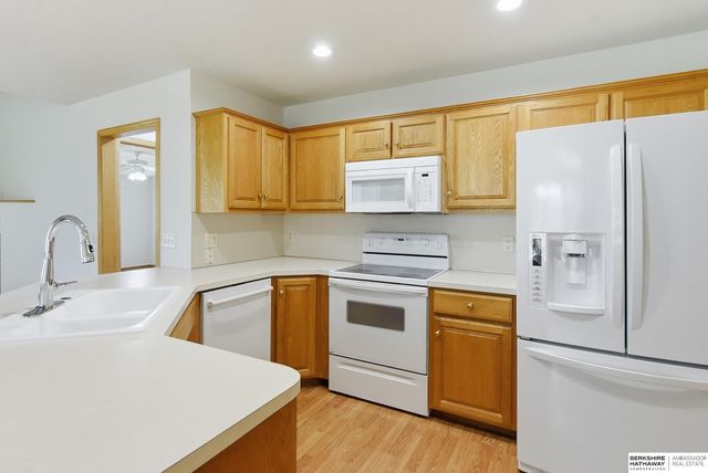 10703 Berry Plaza, Omaha, NE 68127