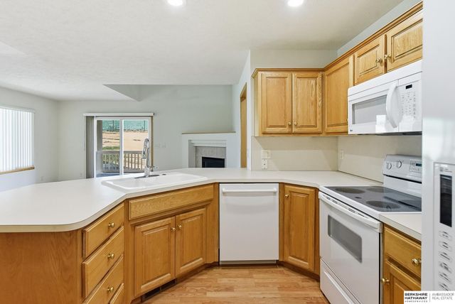 10703 Berry Plaza, Omaha, NE 68127