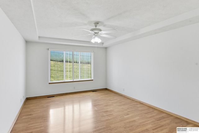 10703 Berry Plaza, Omaha, NE 68127