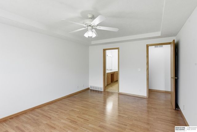 10703 Berry Plaza, Omaha, NE 68127