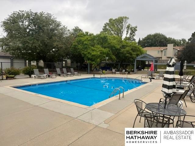 10703 Berry Plaza, Omaha, NE 68127