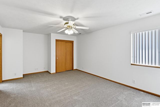 10703 Berry Plaza, Omaha, NE 68127