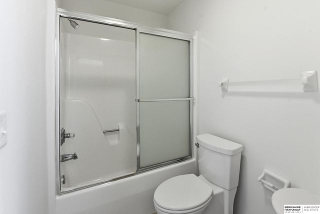 10703 Berry Plaza, Omaha, NE 68127