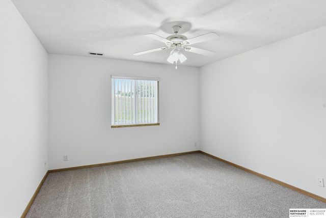 10703 Berry Plaza, Omaha, NE 68127