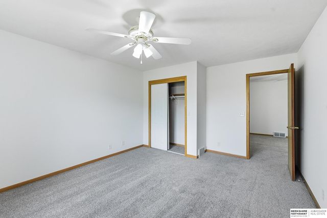 10703 Berry Plaza, Omaha, NE 68127