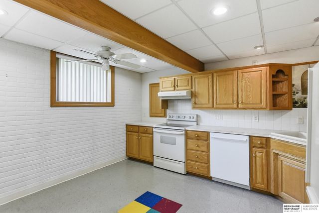 10703 Berry Plaza, Omaha, NE 68127