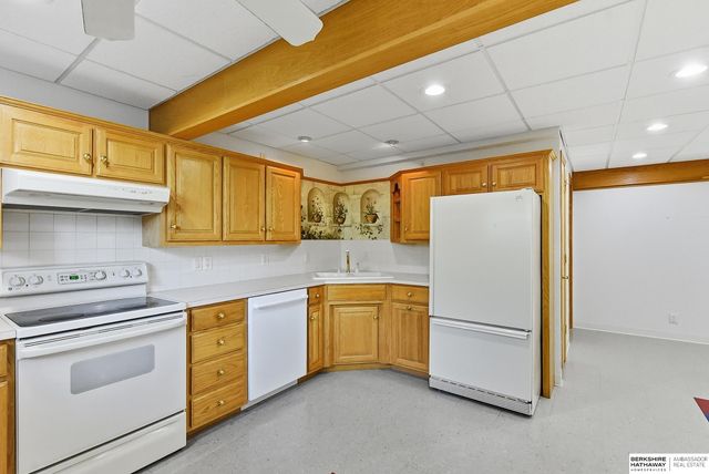 10703 Berry Plaza, Omaha, NE 68127