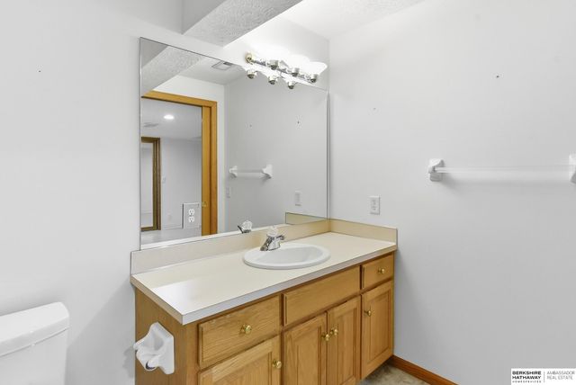 10703 Berry Plaza, Omaha, NE 68127