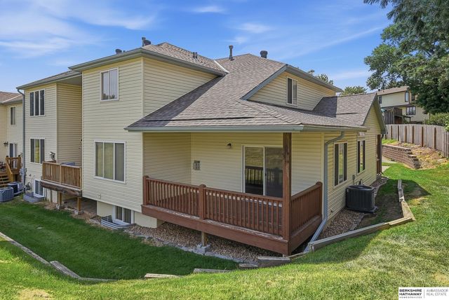 10703 Berry Plaza, Omaha, NE 68127