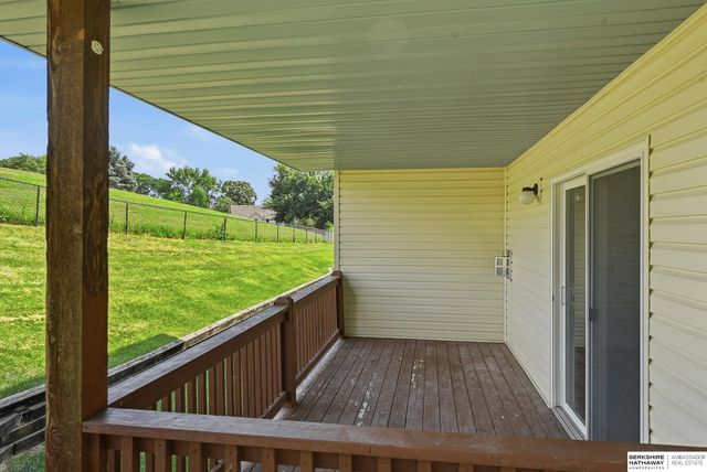10703 Berry Plaza, Omaha, NE 68127