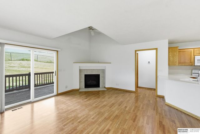 10703 Berry Plaza, Omaha, NE 68127