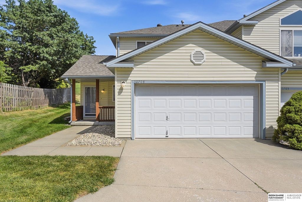 10703 Berry Plaza, Omaha, NE 68127