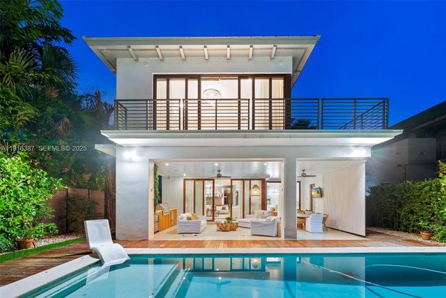 1621 S Bayshore Dr, Miami, FL 33133