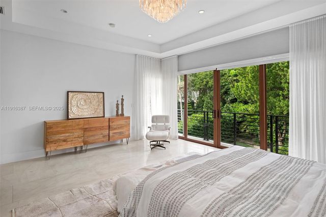 1621 S Bayshore Dr, Miami, FL 33133