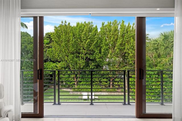 1621 S Bayshore Dr, Miami, FL 33133