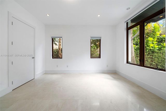 1621 S Bayshore Dr, Miami, FL 33133