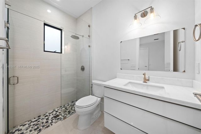 1621 S Bayshore Dr, Miami, FL 33133