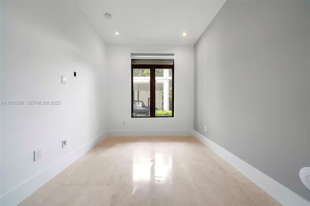 1621 S Bayshore Dr, Miami, FL 33133