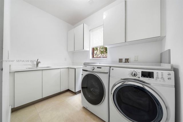 1621 S Bayshore Dr, Miami, FL 33133