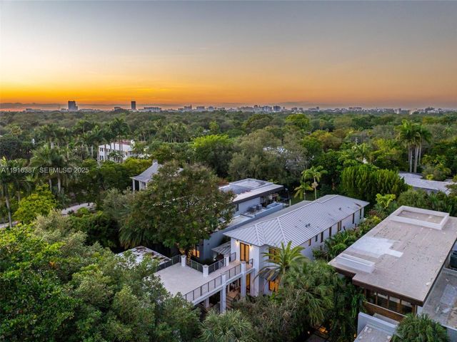 1621 S Bayshore Dr, Miami, FL 33133