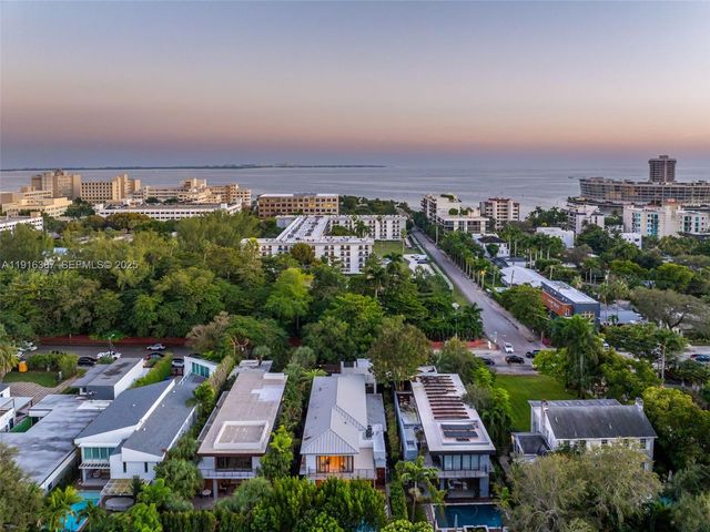 1621 S Bayshore Dr, Miami, FL 33133