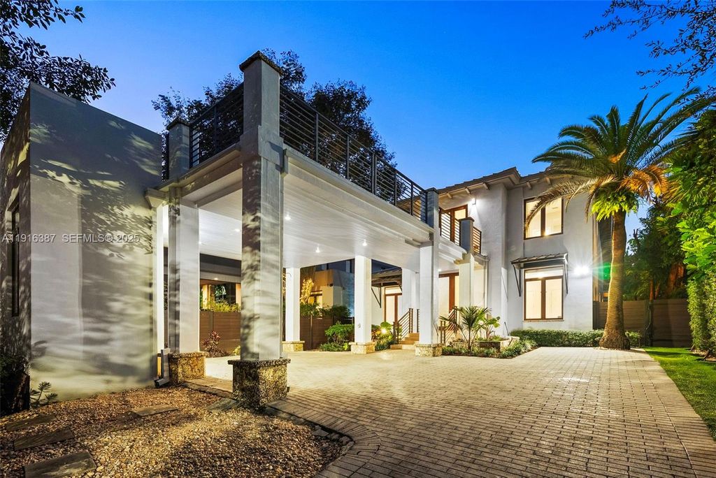 1621 S Bayshore Dr, Miami, FL 33133