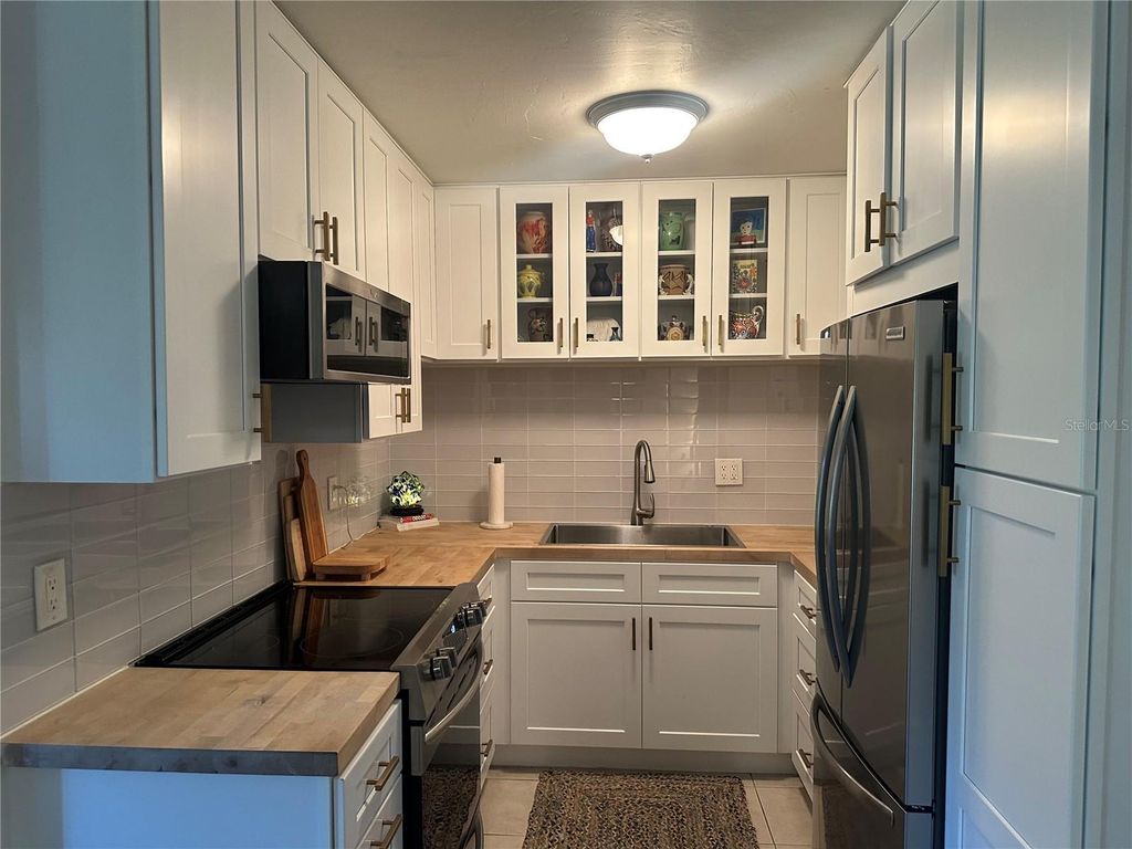 Image 2 of property listing at 3800 SAXON DRIVE B13, New Smyrna Beach, FL 32169