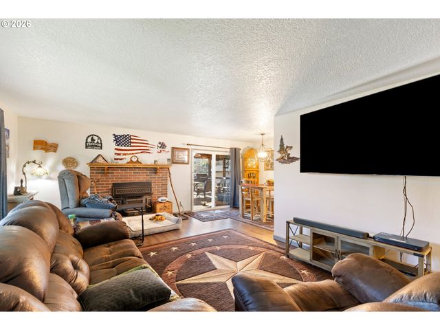 2025 Nw DELRIDGE Ave, Roseburg, OR 97471