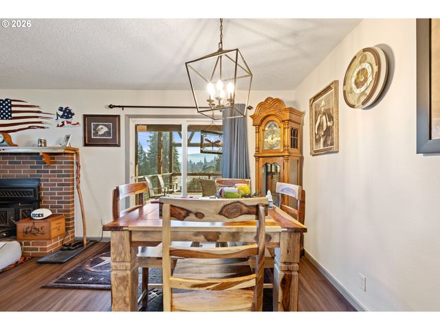 2025 Nw DELRIDGE Ave, Roseburg, OR 97471