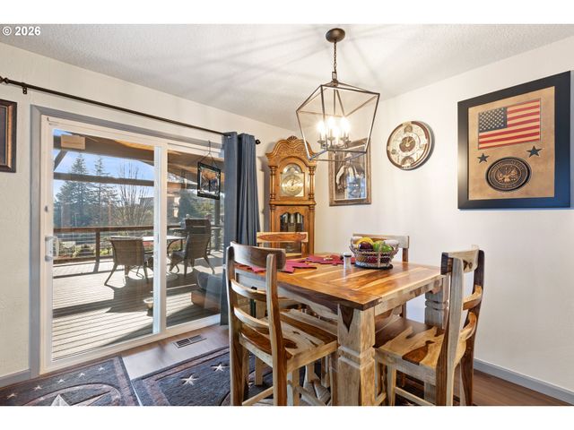 2025 Nw DELRIDGE Ave, Roseburg, OR 97471