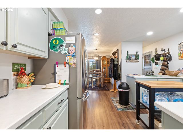 2025 Nw DELRIDGE Ave, Roseburg, OR 97471