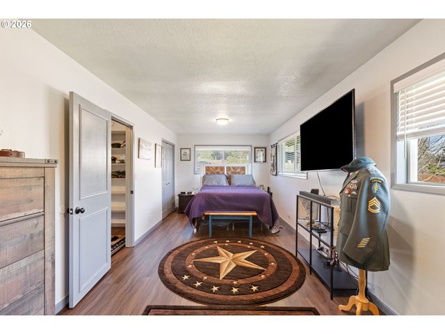 2025 Nw DELRIDGE Ave, Roseburg, OR 97471