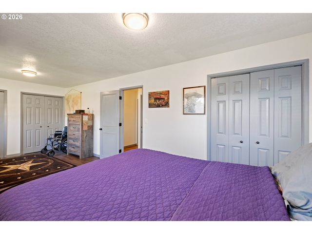 2025 Nw DELRIDGE Ave, Roseburg, OR 97471