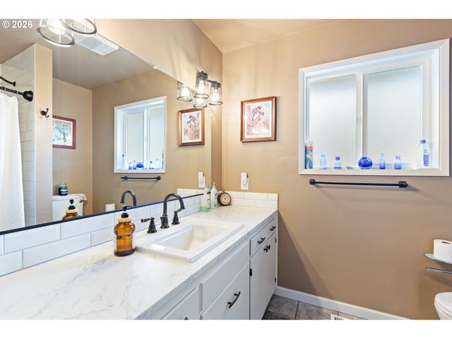 2025 Nw DELRIDGE Ave, Roseburg, OR 97471