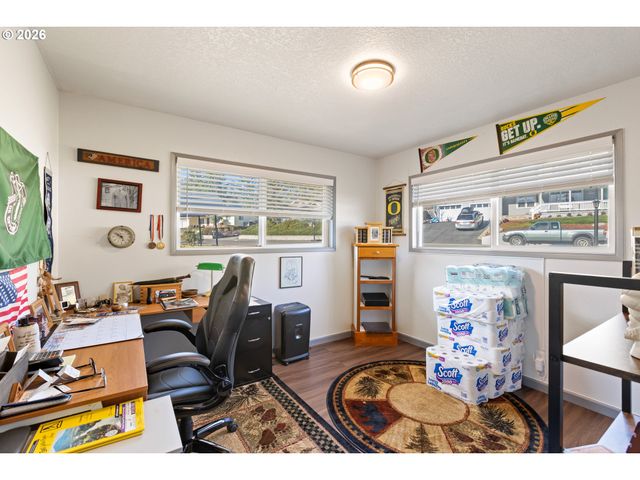 2025 Nw DELRIDGE Ave, Roseburg, OR 97471