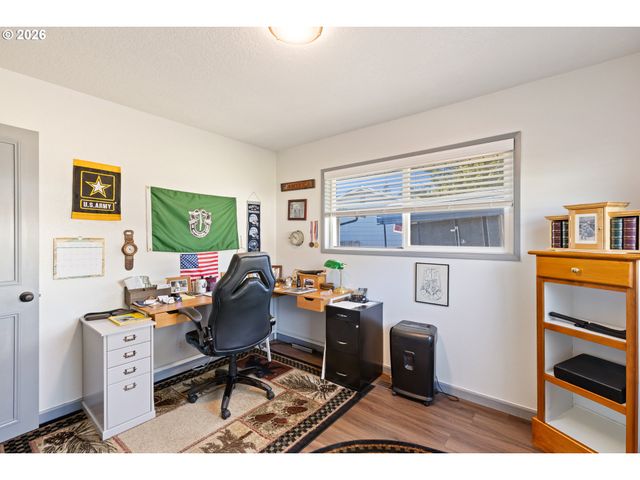 2025 Nw DELRIDGE Ave, Roseburg, OR 97471