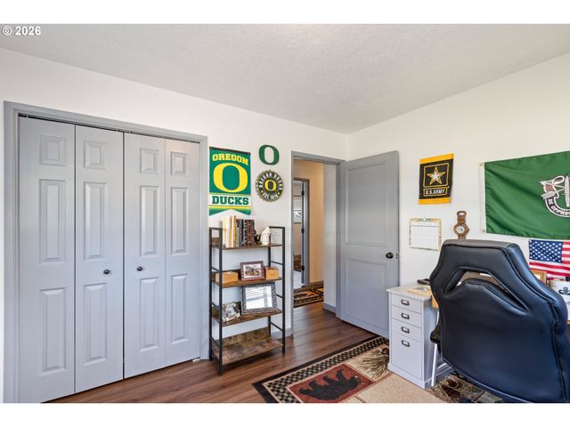 2025 Nw DELRIDGE Ave, Roseburg, OR 97471