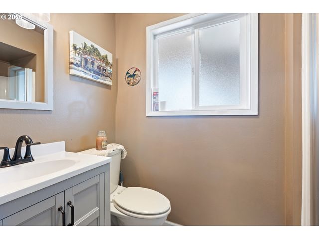 2025 Nw DELRIDGE Ave, Roseburg, OR 97471