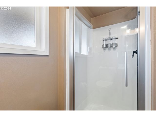 2025 Nw DELRIDGE Ave, Roseburg, OR 97471